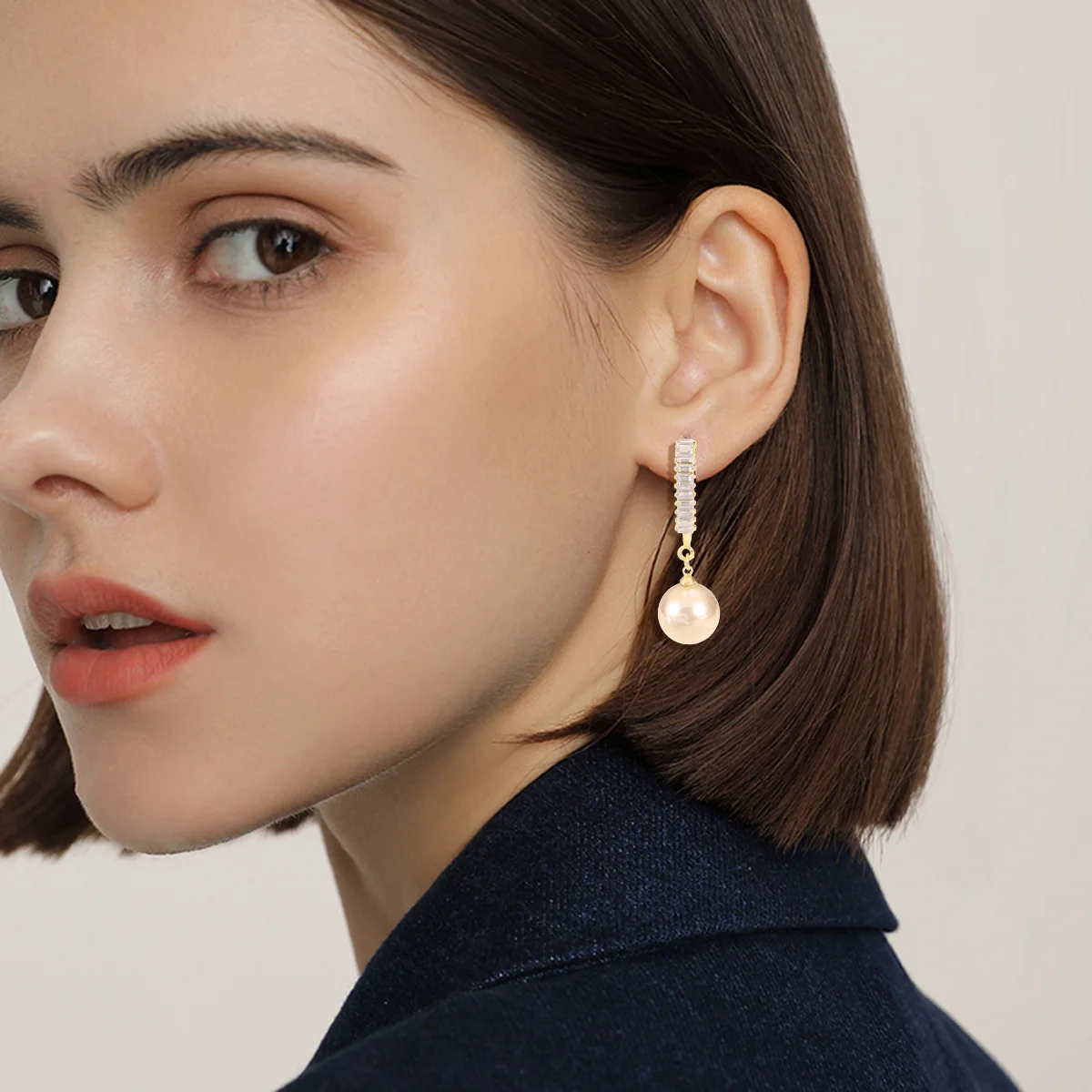 Fashion flash diamond pearl earrings women's gold retro light luxury niche design temperament earrings earrings new