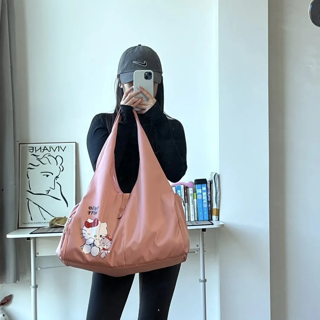 

Hello Kitty Large Capacity Shoulder Bag New Tote Bag Cartoon Cute Travel Bag