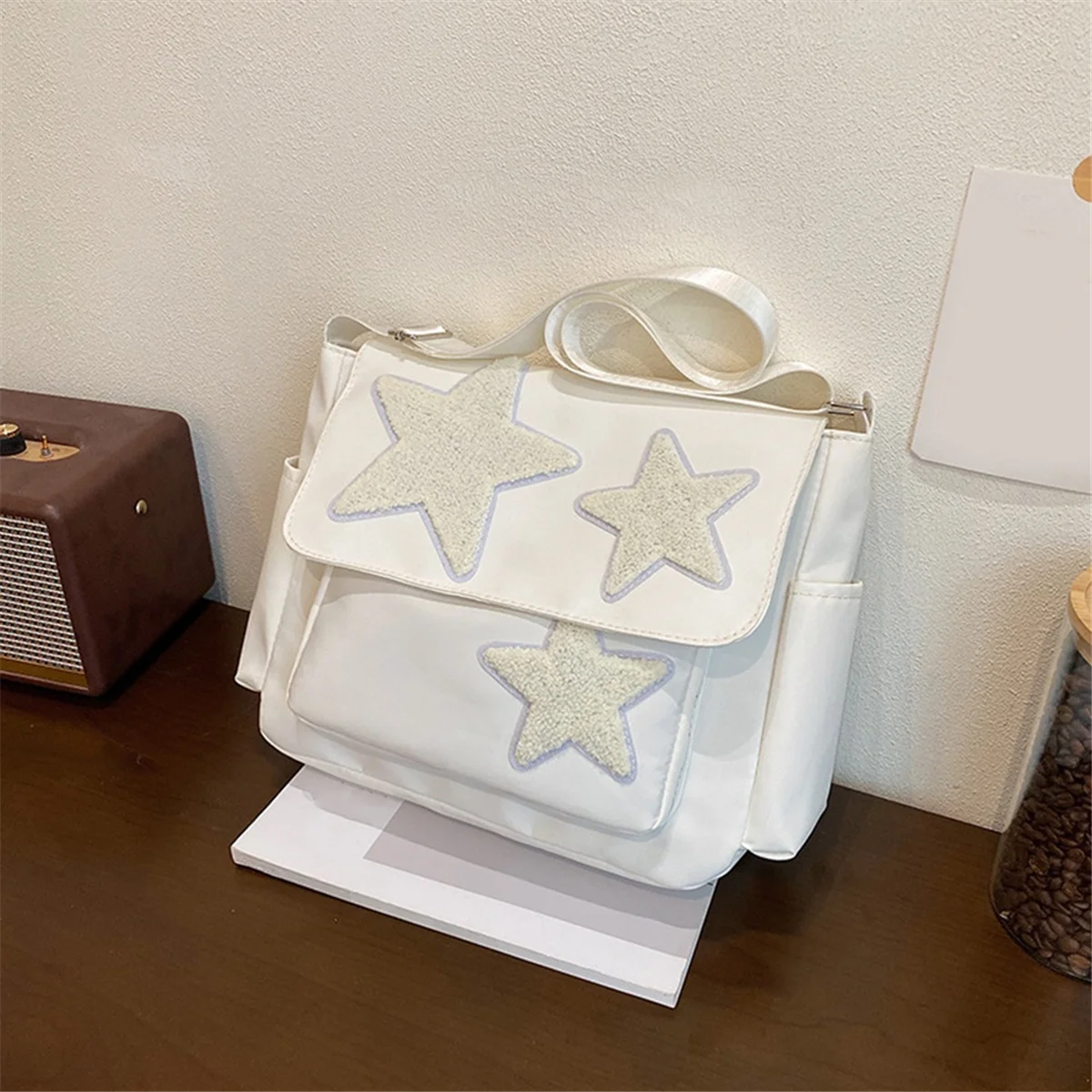 حقيبة ABQR للنساء بتصميم نجمة حقيبة ساعي لطيفة قابلة للتعديل مع جيوب جانبية وحقائب كتف بسحاب باللون الأسود