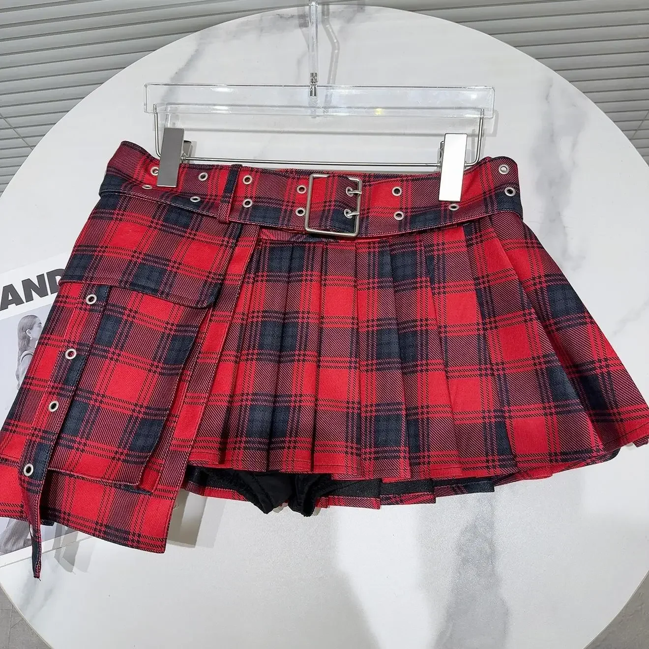 2025 Spring New Street Cool Red Plaid Beveled Pocket with Belt Pleated Skirt Short Skirt for Women Ladies