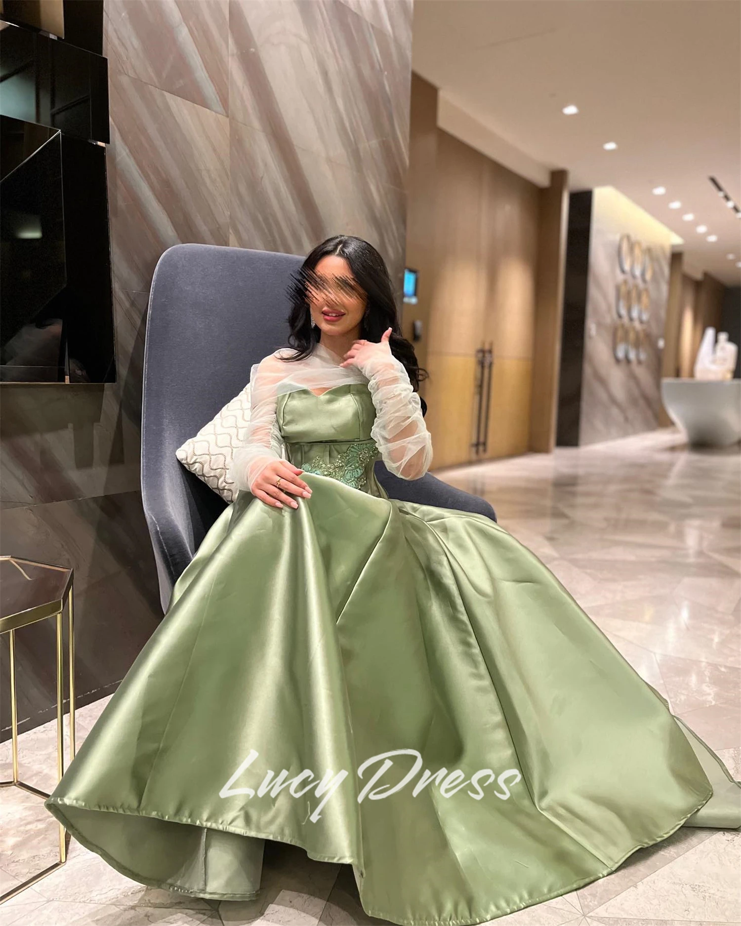 Lucy Maßgeschneidertes Ballkleid, Saudi-Luxus-Damen-Abendkleid, luxuriöse 2025, Abschlusskleider aus Blumenstoff für besondere Anlässe