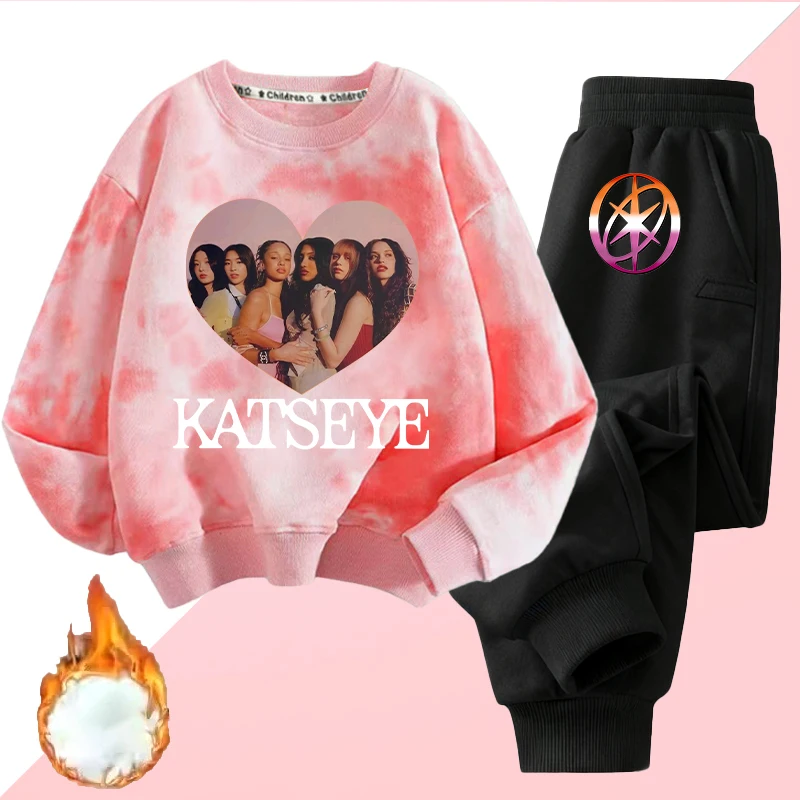 

Модный свитер K POP K-KATSEYE + штаны, комплект из 2 предметов для девочек, свитер на флисовой подкладке Kawaii, топ с капюшоном, осенне-зимняя детская одежда