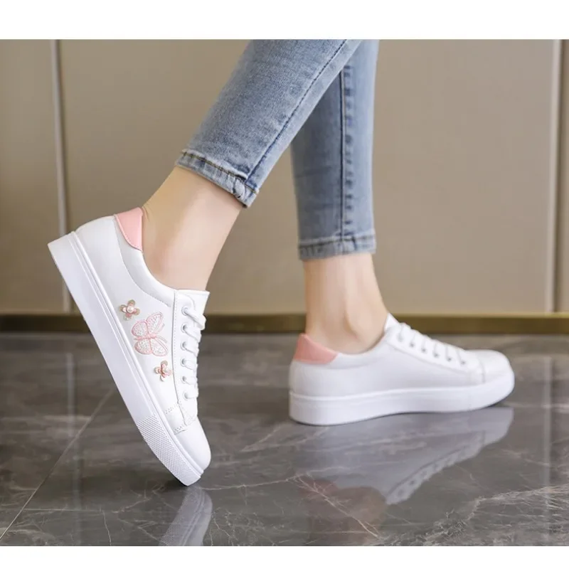 Nuove scarpe da ginnastica da donna scarpe basse ricamate a farfalla scarpe vulcanizzate da corsa all\'aperto da donna scarpe da donna traspiranti