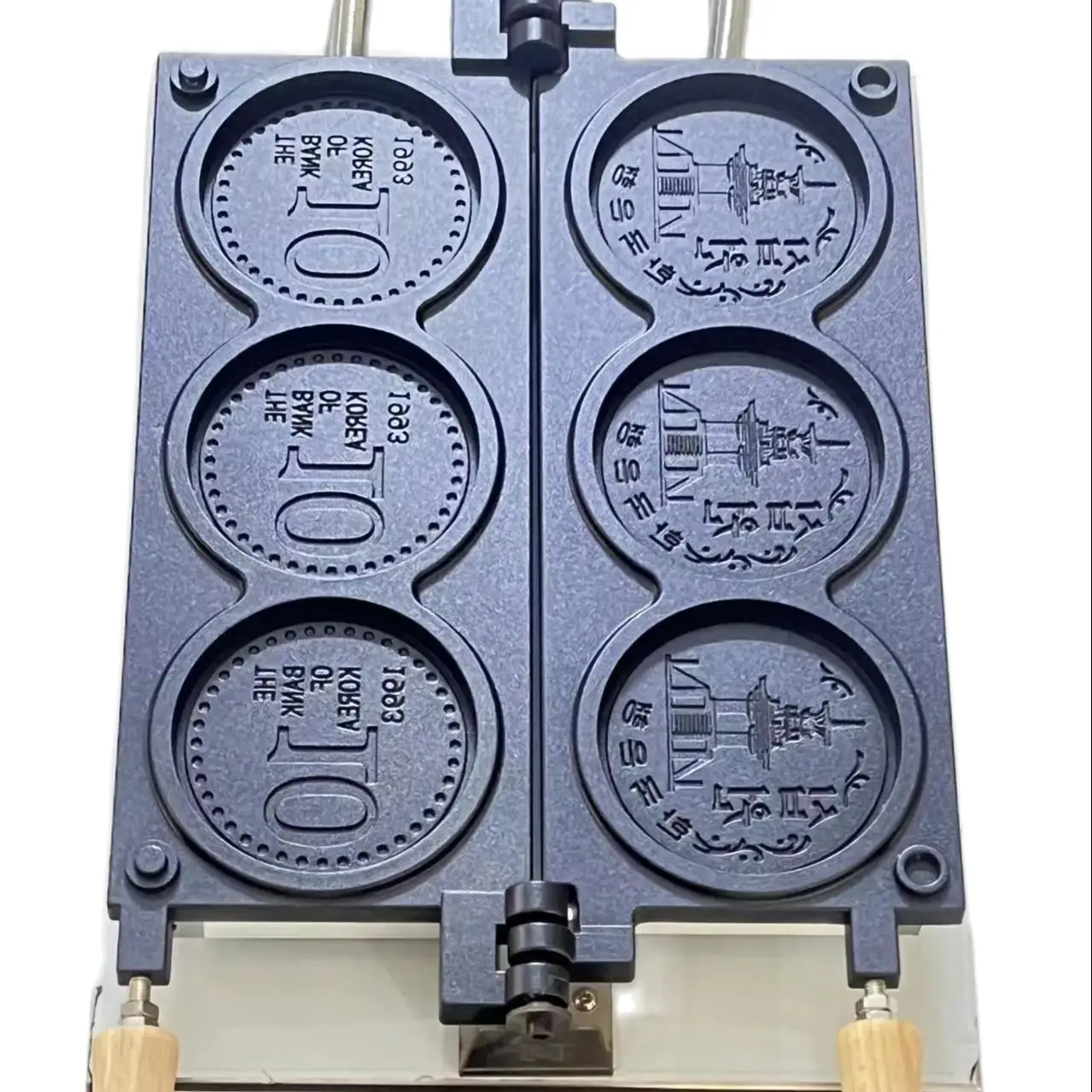 Electric Commercial Korea Coin Scones Waffle Maker for sale 3pcs Gold Coin Waffle Machine