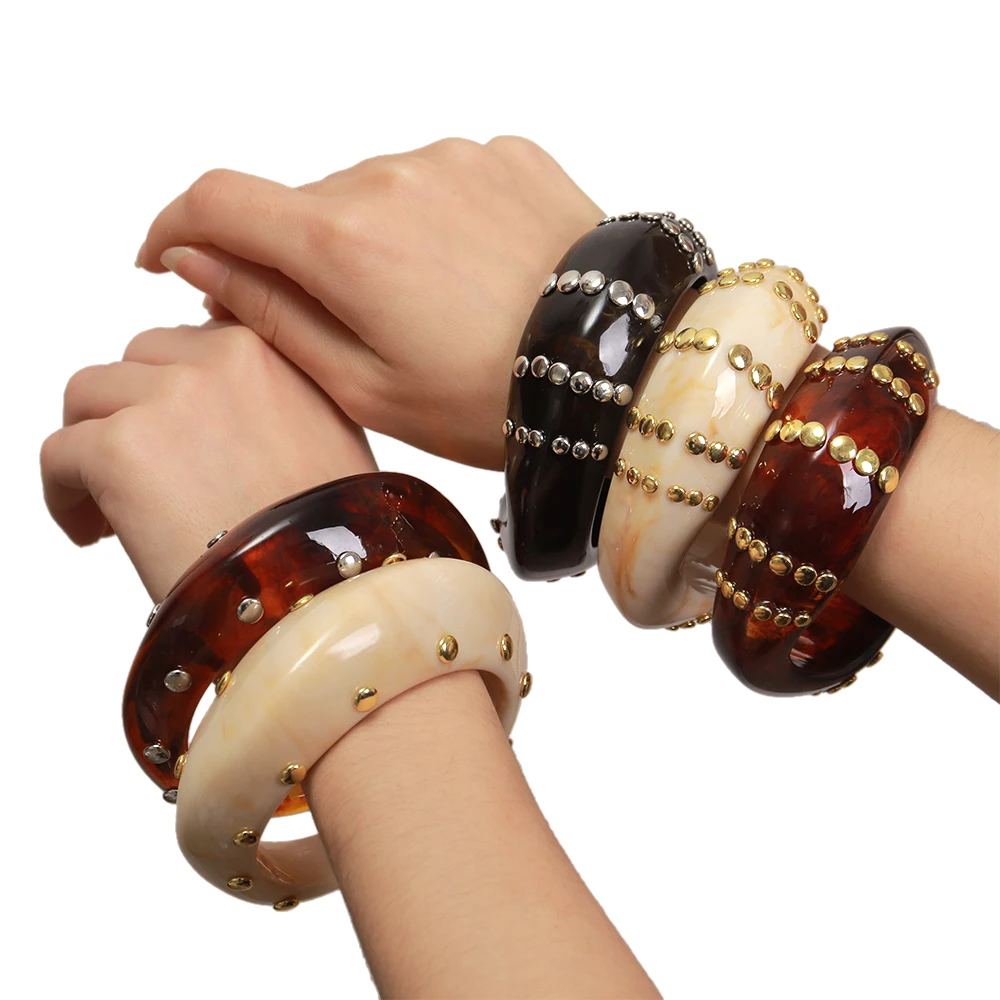 Retro Rivet Geometric Resin Cuff Bangles for Women New Chunky Irregular Gold Color Studs Bracelets Punk Fashion Jewelry Gifts