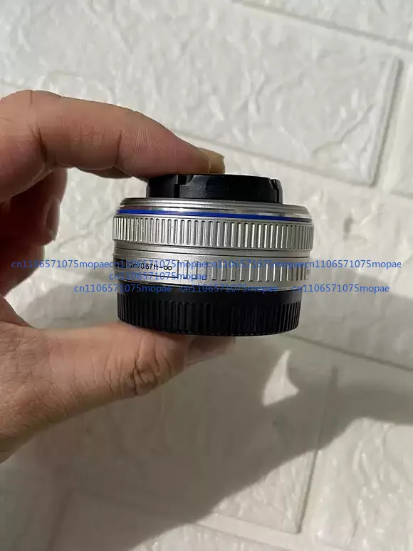 عدسة فضية مستعملة 98% جديدة لكاميرا M.ZUIKO 17 مللي متر f/2.8 بزاوية واسعة لكاميرا أوليمبوس باناسونيك مايكرو 4/3