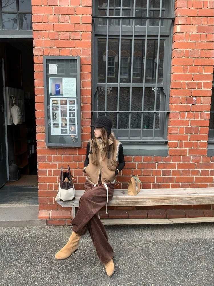 

Convertible Fox Fur Capelet Lightweight Vegan Leather Trimmed Vest for Streetwear Formal Occasions​