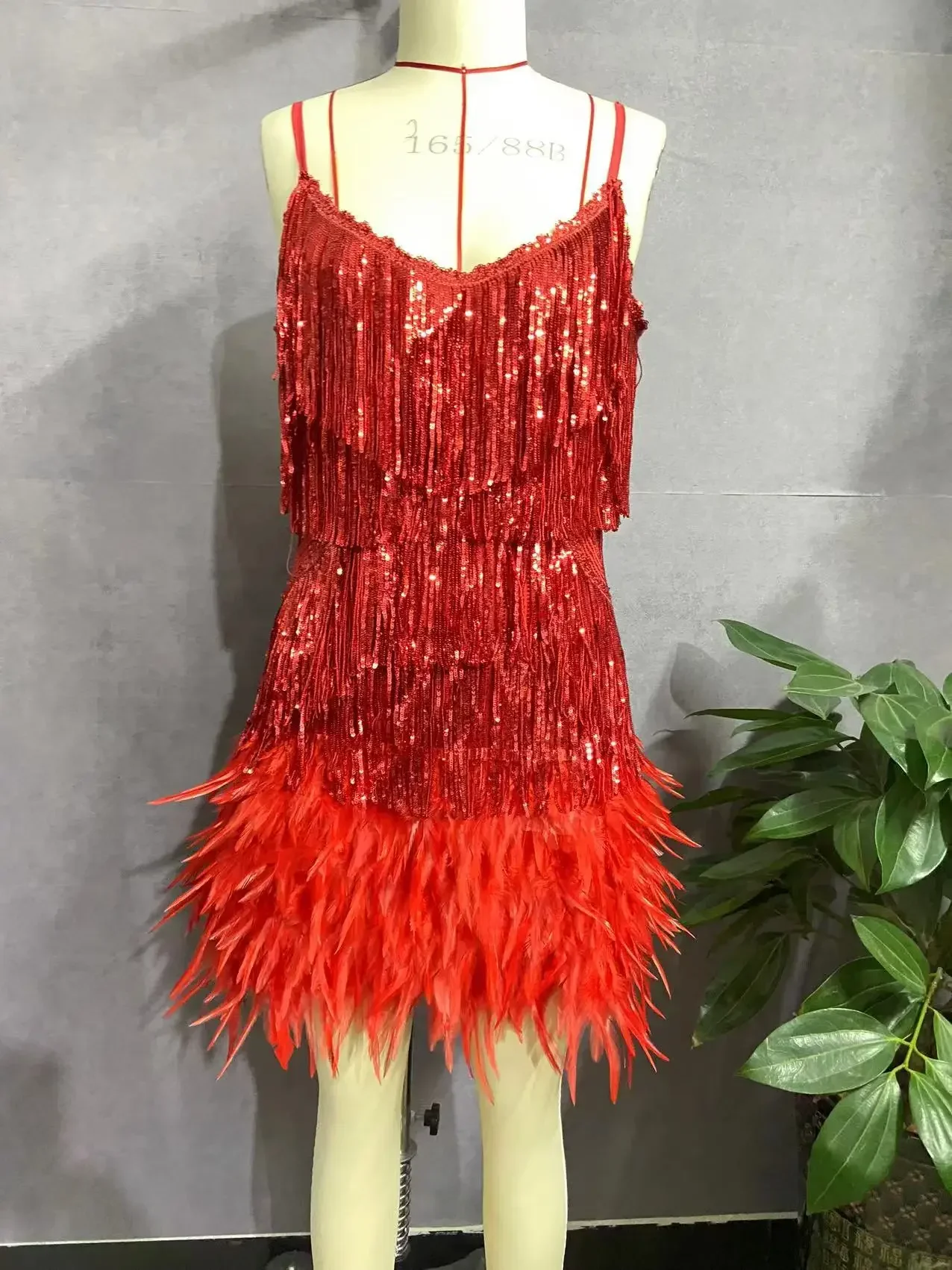 Fashion Sexy Nightclub Dance Spring And Summer 2024 New Women's Solid Color Fashion Fringed Sequined Feather Stitching Dres