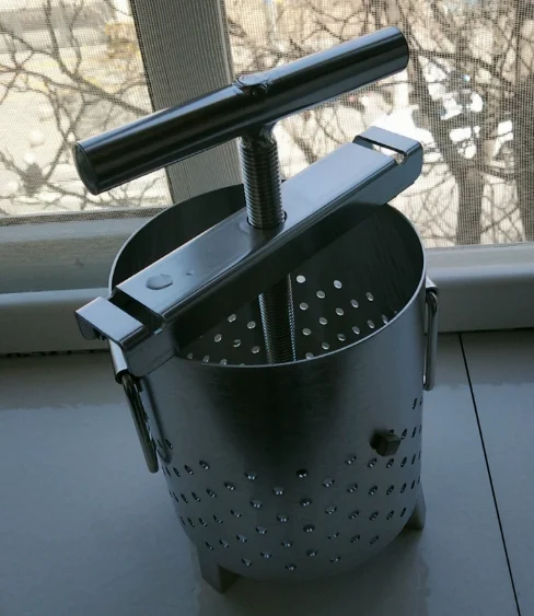 Stainless Steel Vegetable Squeeze Strainer Tool