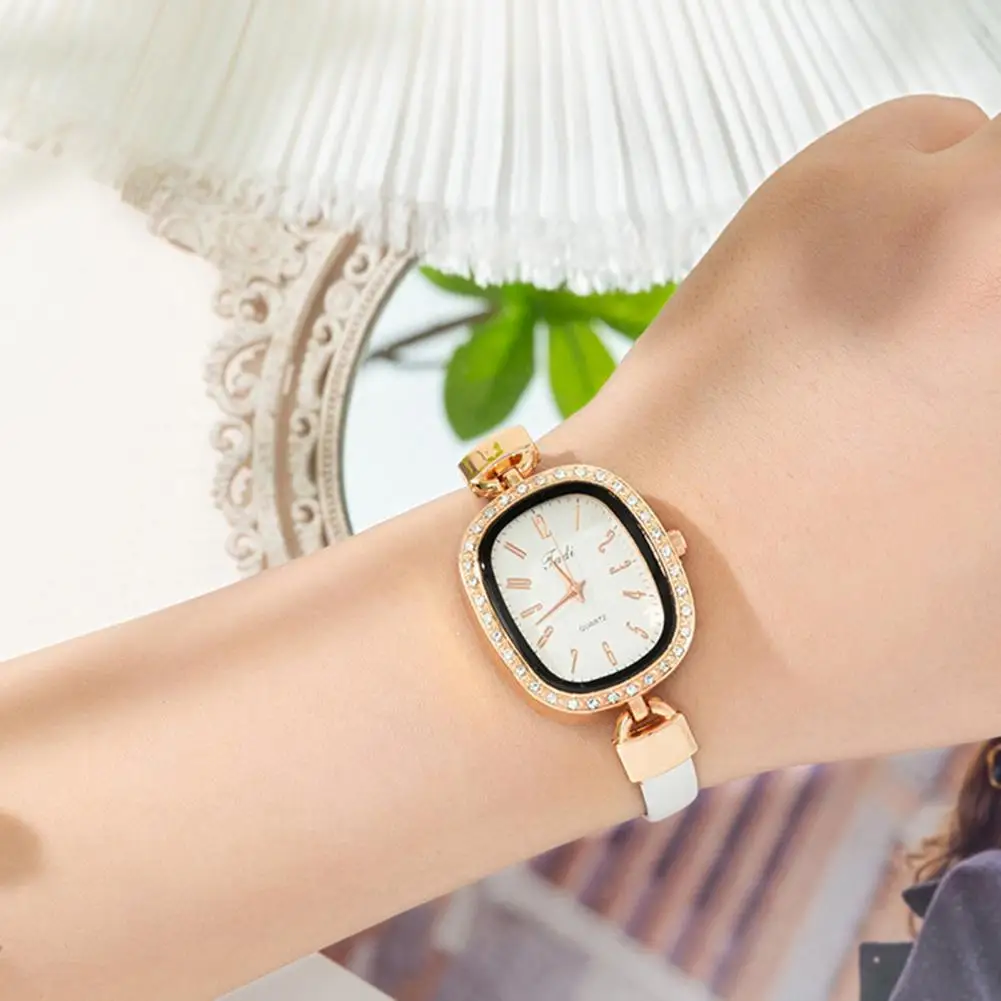 

No Delay Watch Ladies Watch Elegant Square Dial Women's Watch with Rhinestone Decor Adjustable Faux Leather Strap for Commute