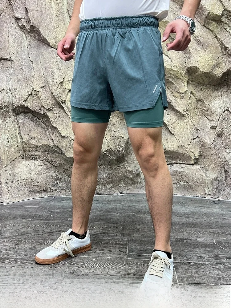 Reflective Outdoor Running Shorts Men's Standard Fit Summer Polyester Spandex Blend Quick Dry Breathable Mesh Pocket Detail