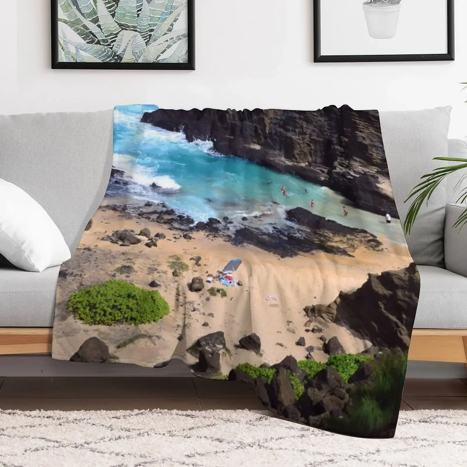 Forbidden NO TRESPASSING Beach in Oahu, Hawaii Art Photo Throw Blanket Soft Decorative Sofa Camping Blankets