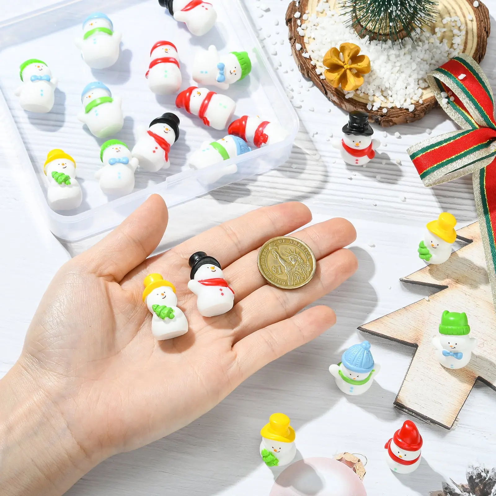 PandaHall 20 Stück 5 Stile Weihnachts-Schneemann-Mini-Ornamente aus Harz, Weihnachts-Mikrolandschaftsdekoration für DIY-Schmuck und Bastelarbeiten – Detail 4