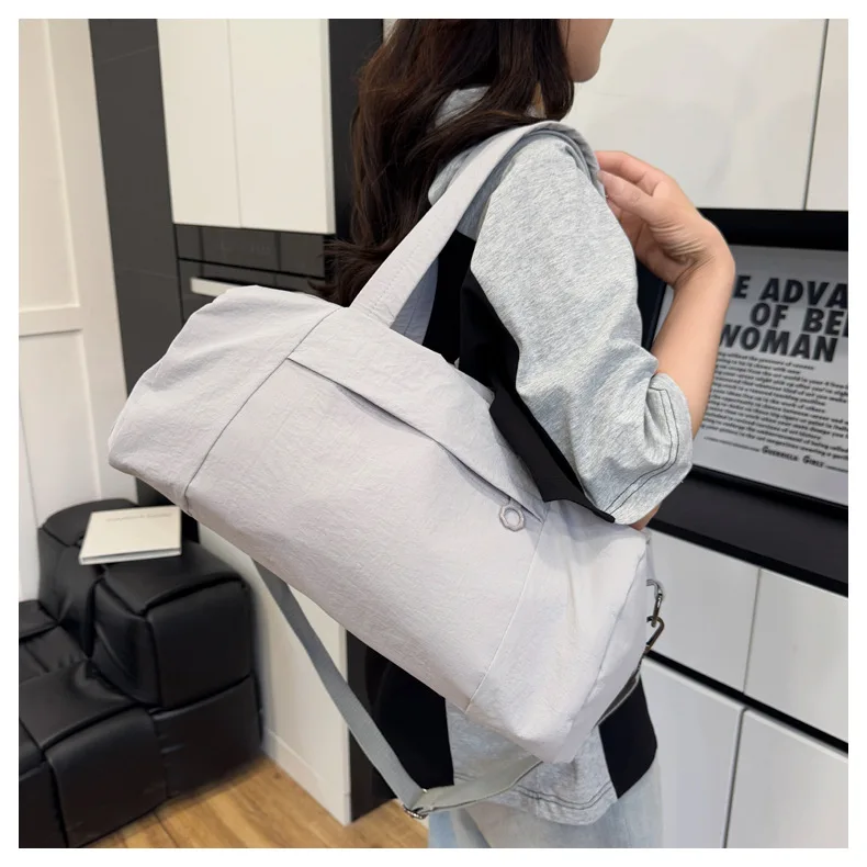 

Large Capacity Storage Travel Bag: Casual Outdoor Hand-Carry Tote, Multi-Functional Water-Resistant Fitness & Yoga Pack