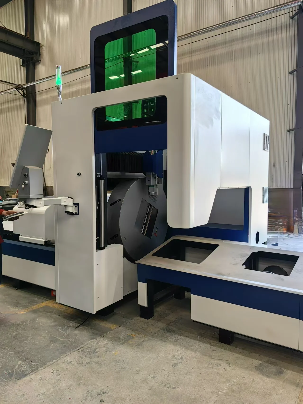 Ультра-быстрый волоконный лазерный станок для резки труб, промышленный высокоскоростной станок для резки небольших труб с автоматической подачей, автоматическая подача труб