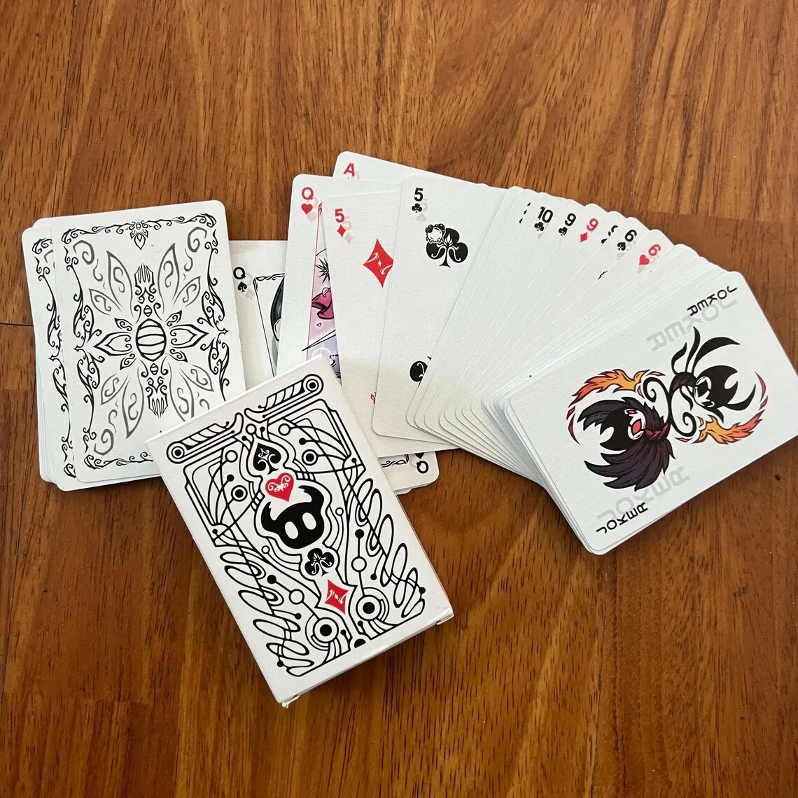 

Коллекционный набор стандартных игральных карт Hollow Knight, черно-белые игральные карты, портативная креативная настольная игра, подарок