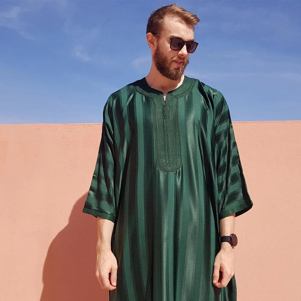 Bata Abaya musulmana holgada Vintage para hombre, bata de manga corta a la moda Jubba Thobe, ropa islámica bordada a rayas informal para hombre