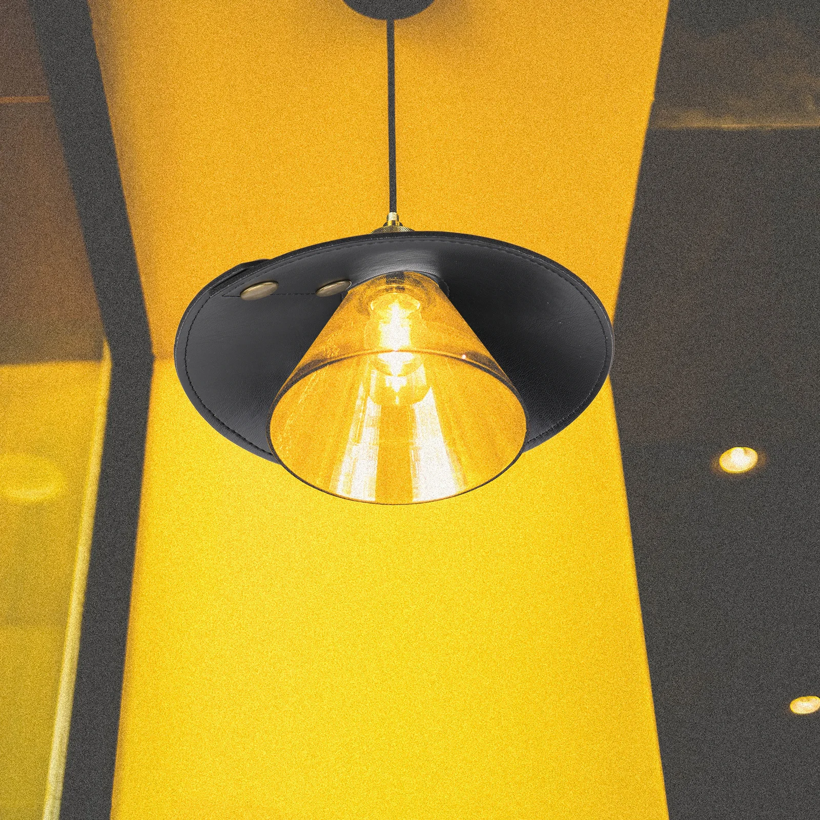 

1 шт. стильный абажур из искусственной кожи, прочный, удобный, долговечный, украшение для дома, светильник, бар, абажур, увеличивающий настроение, крышка лампы