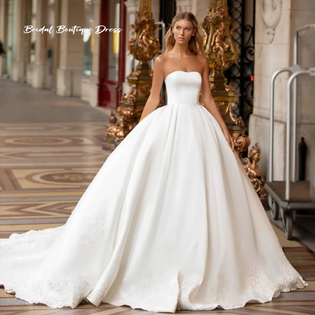 Customized Exquisite Satin Wedding Dress Elegant Appliques Bride Lace A-Line Vintage Wedding Gowns  Ball Gown Train Vestido De N