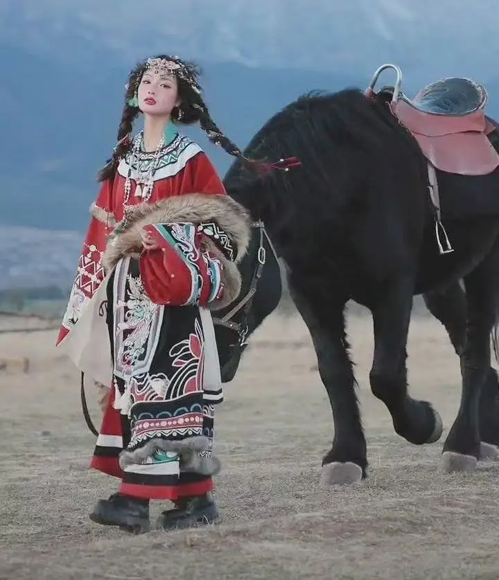 Classic Embroidered Tibetan Robe Men Women Traditional Plush Collar Clothing Couples Travel Wedding Photography HanfuDress Niche