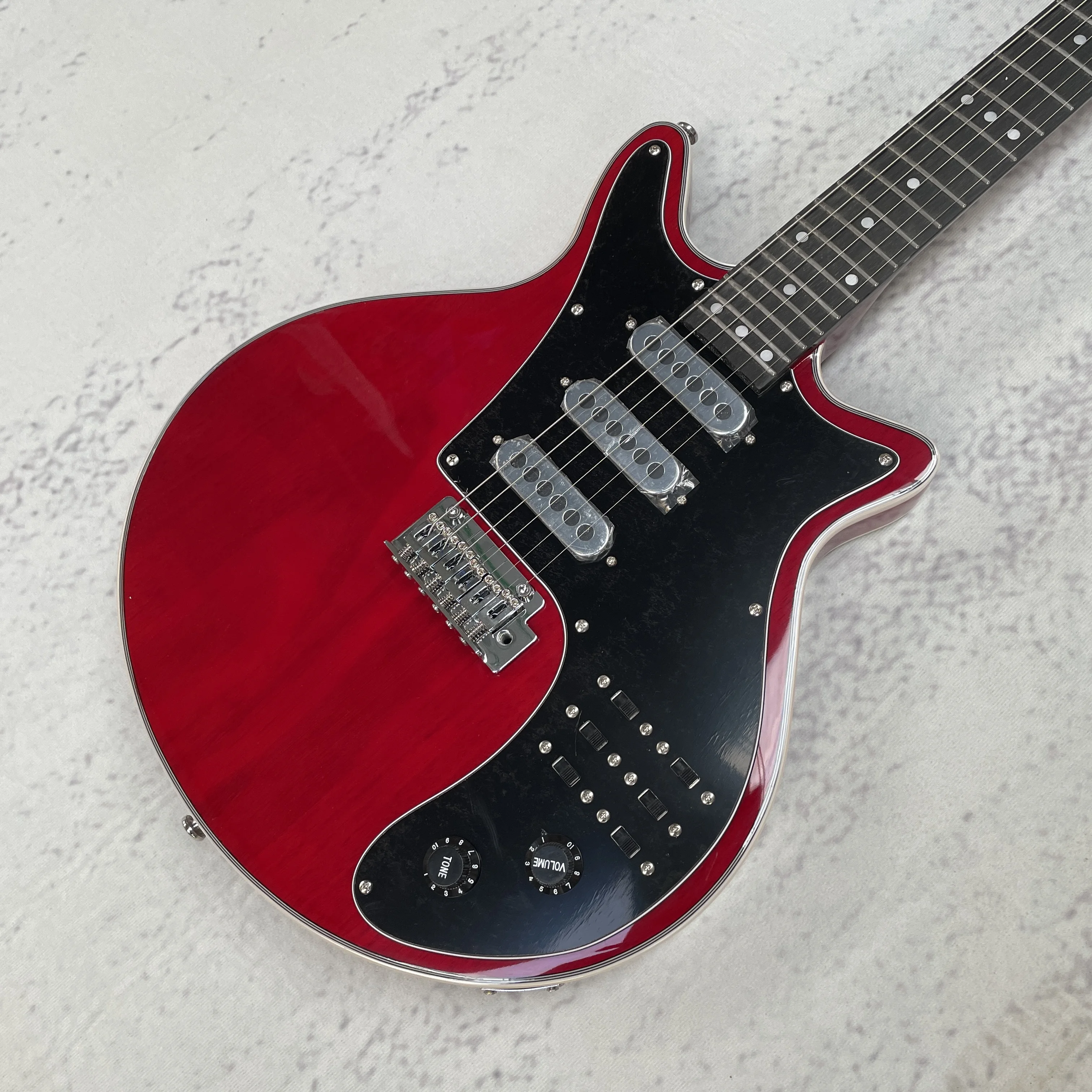 

Красная классическая шестиструнная электрогитара с серебряными аксессуарами, система тремоло, высококачественный звук