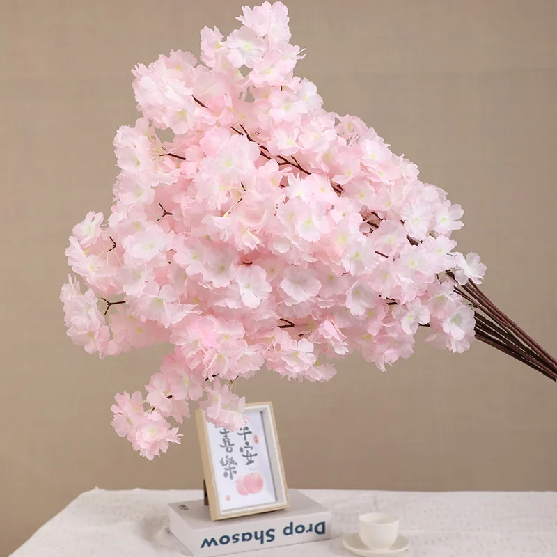 Kunstmatige gecodeerde kersenbloesem tak huwelijksboog decoratie binnen instelling bloem