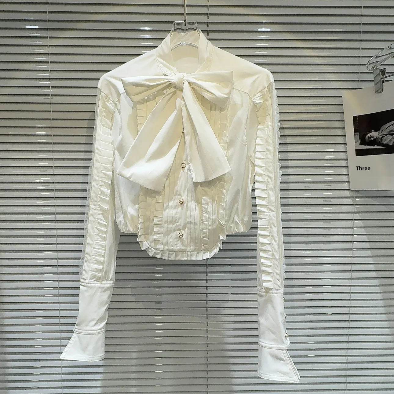 

Новая весенняя коллекция 2026: Французская блузка с завязками, воротником-стойкой и длинными рукавами из полиэстера