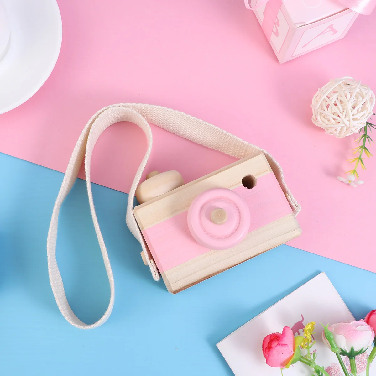 

Wooden Mini Camera Toy Kids' Room Hanging Decor Photo Taking Props Birthday Christmas Gift for Children Kids (Pink)