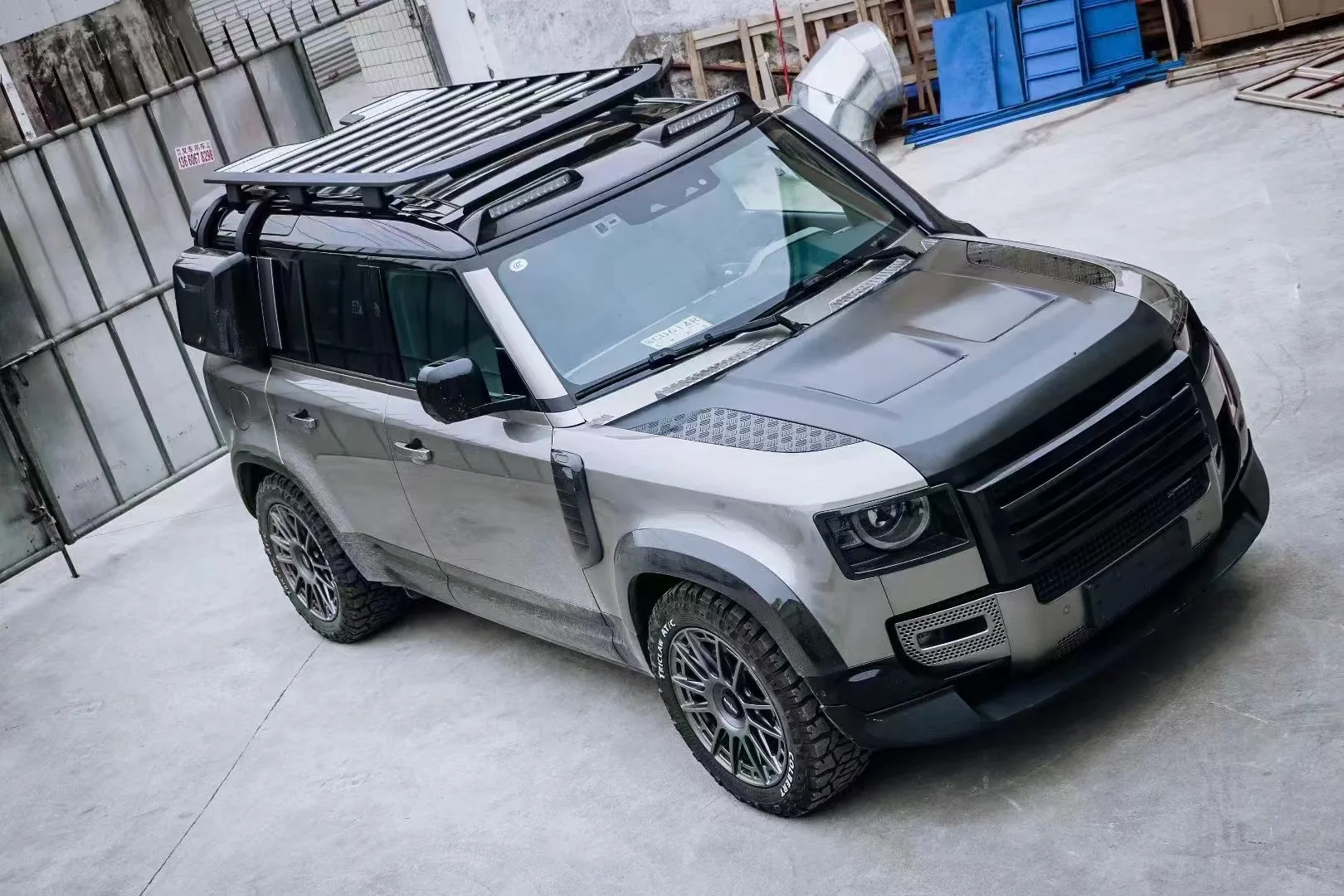 

suitable for suitable for suitable for Land Rover Defender Upgrade SVR Style Carbon Fiber Hood Body Kit
