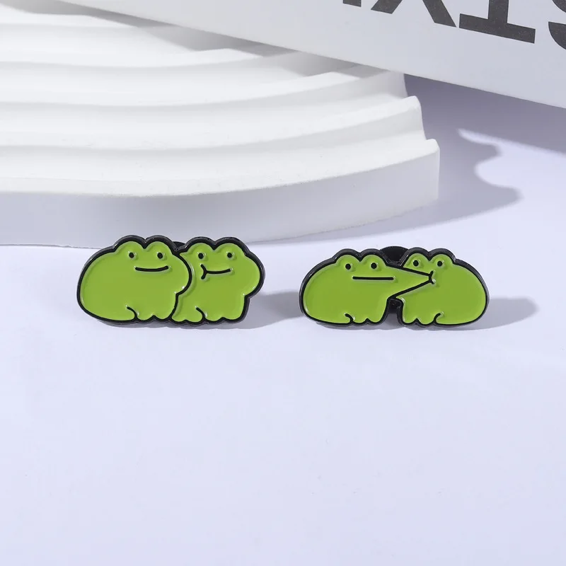 Green frog interactive design brooch cute cartoon animal badge clothing bag decoration small accessories
