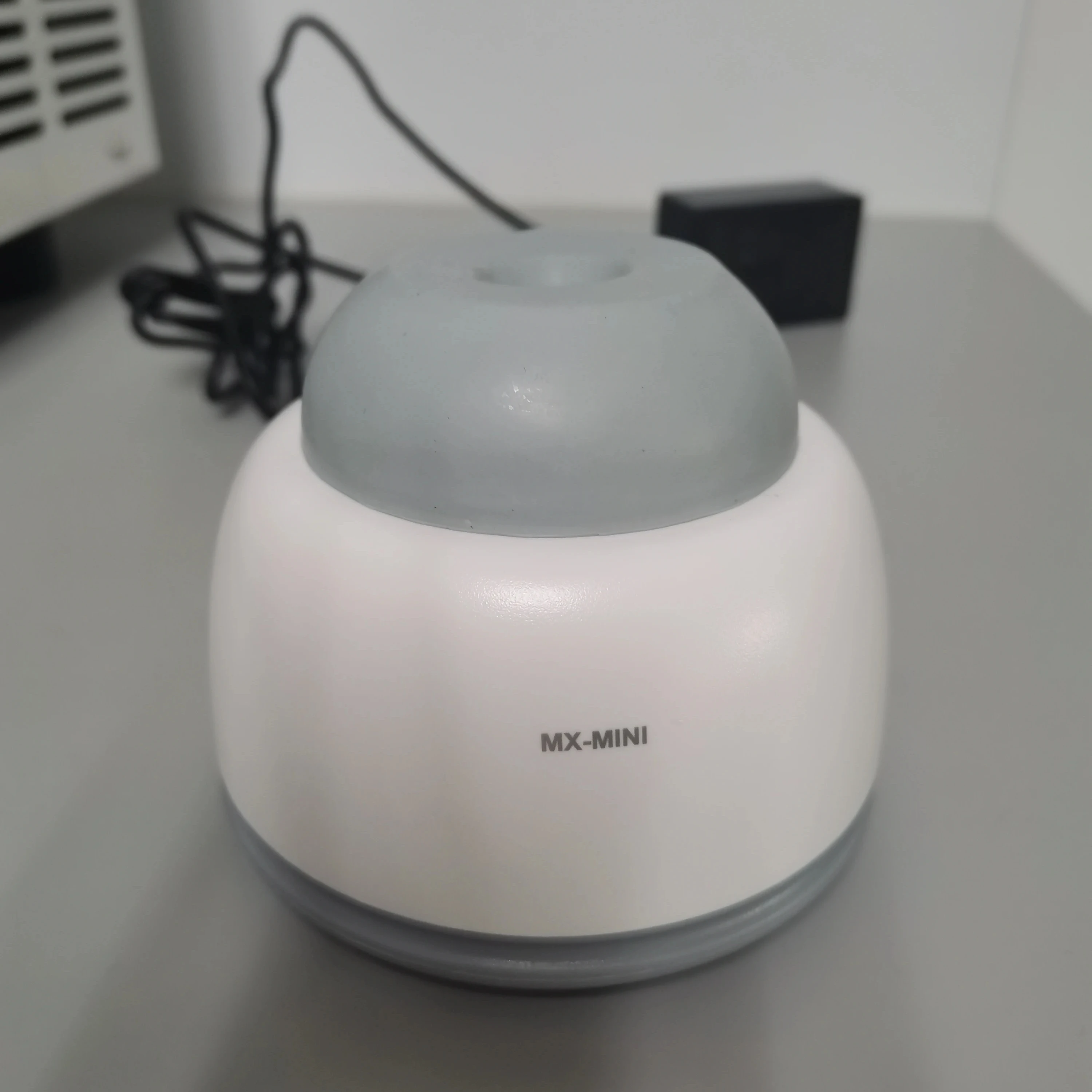 Cost Effective Laboratory Equipment Portable Compact Fixed Speed Mini Vortex Mixer