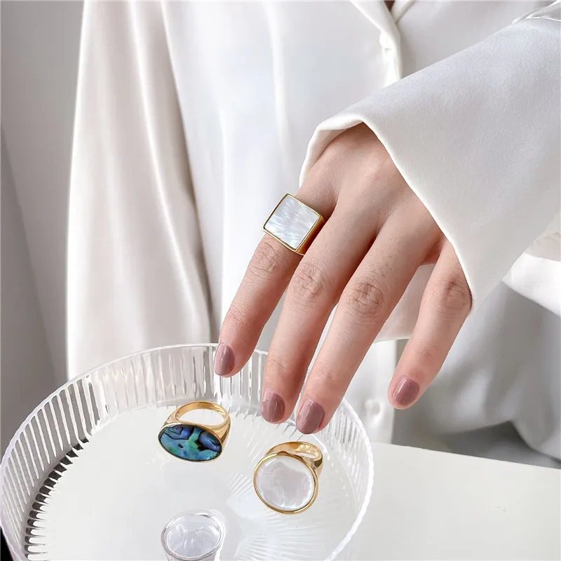 Spanish Natural White Shell Exaggerated Geometric Ring for Women Stainless Steel Plated 18K Gold Inlaid Abalone Shell Jewelry