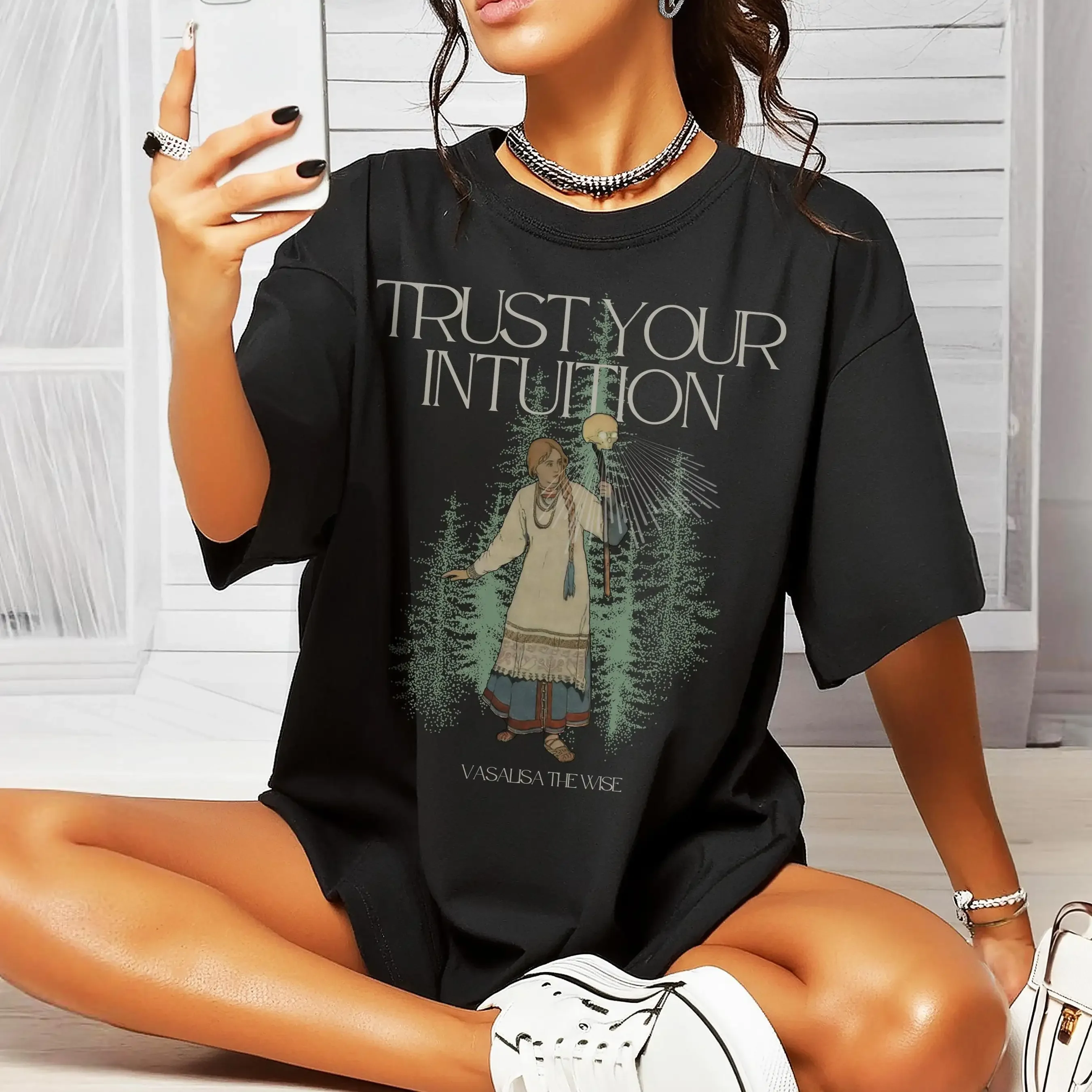 T-shirt Vasalisa The Wise, crâne enchanté, Baba Yaga, faites confiance à votre intuition, folklore slave, sorcière, pour femmes