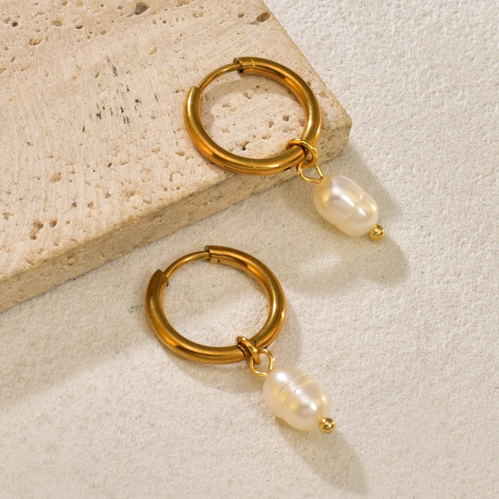 E110 acessórios modernos e simples: aço inoxidável banhado com anéis de orelha de ouro pérola de água doce em ouro 18K