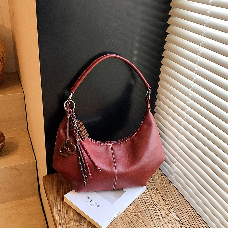 

Осень-зима 2025 года, классические новые стильные сумки через плечо из искусственной кожи, однотонные сумки через плечо на молнии высокого качества, стильный дизайн для женщин