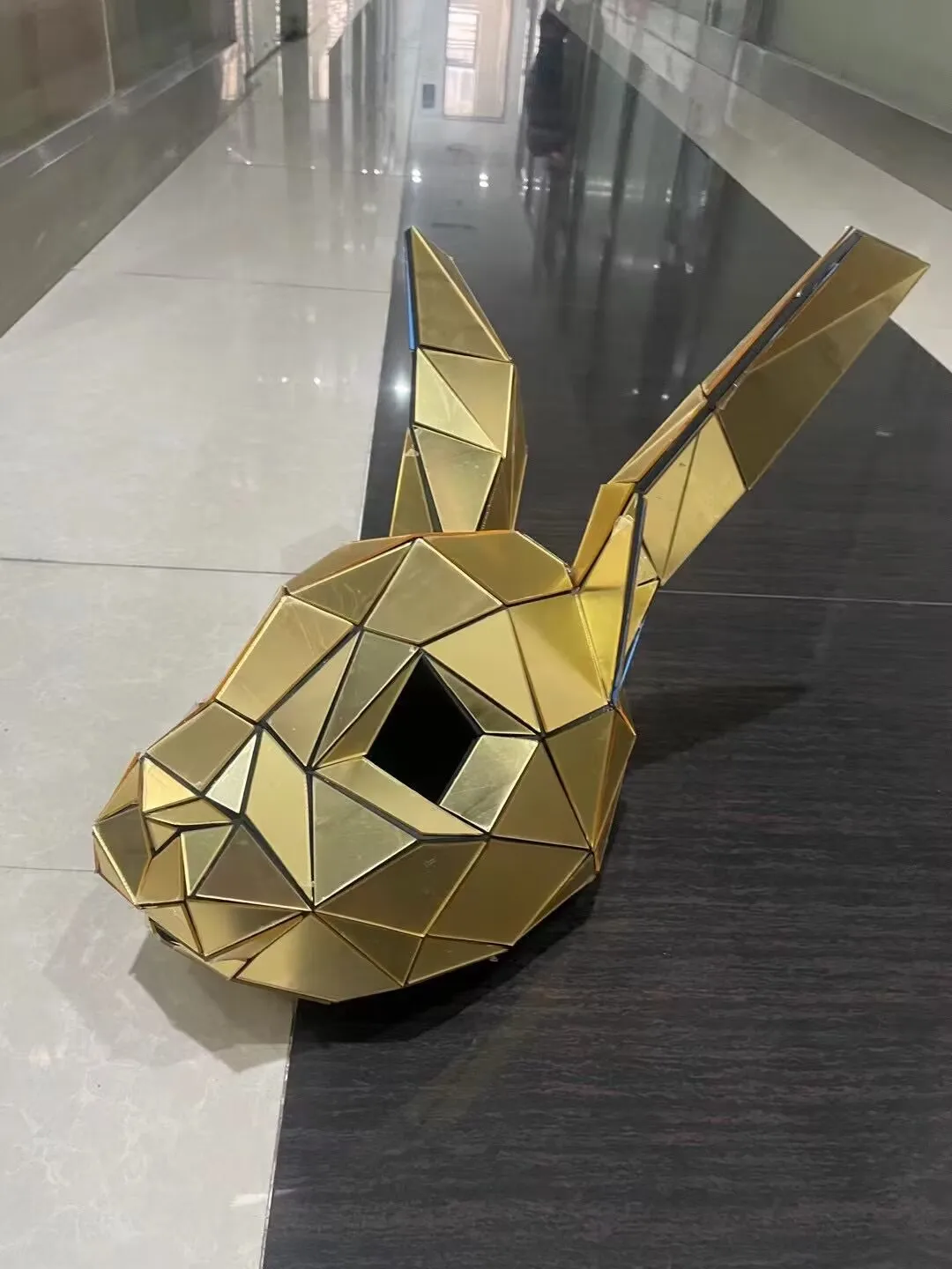 Mirror Man Animal Mask Metaliczna maska kostiumowa Silver Mirror 3d Demon pełna głowa Złota maska DJ Kask dla kobiet