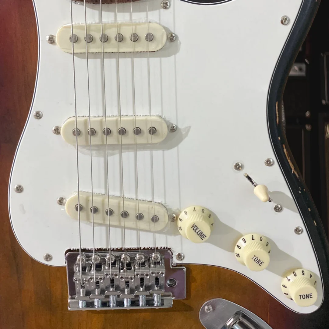 

Самая продаваемая винтажная электрогитара Sunburst STS с корпусом из ольхи, конфигурация SSS, бесплатная доставка, готова для рока и джаза