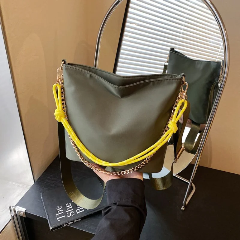 

Minimalist Luxury Solid Color Diaper Bags For Women Vintage Inspired Shoulder Bag Simple Leather Commuter Bag Trendy Chic Tote