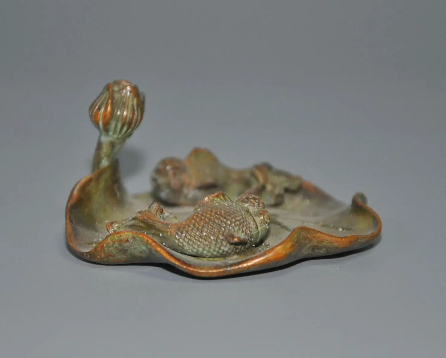 

2.4 inch Collection Old China Dynasty Bronze Feng Shui Fortune Lotus Fish Goldfish Statue -Natural materials