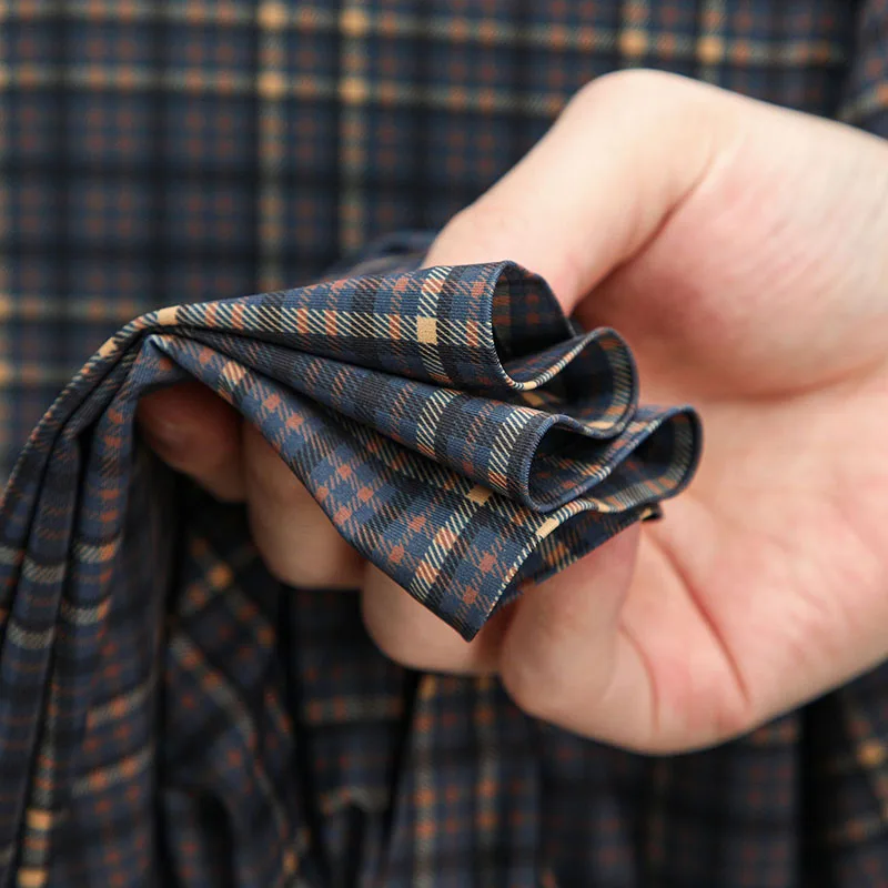 Checkered Print Seamless Long Sleeved Shirt for Men, Simple and Casual, Versatile, Elastic and Wrinkle Resistant Ice Silk