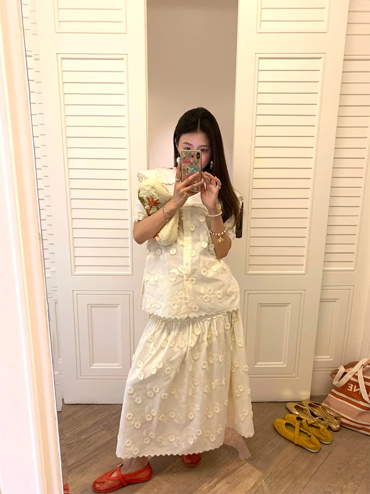 Conjunto de Moda Primavera Bordado Csa Fena + Saia  de Manga Curta em Aodão Tamanho Pequ gável com Botão