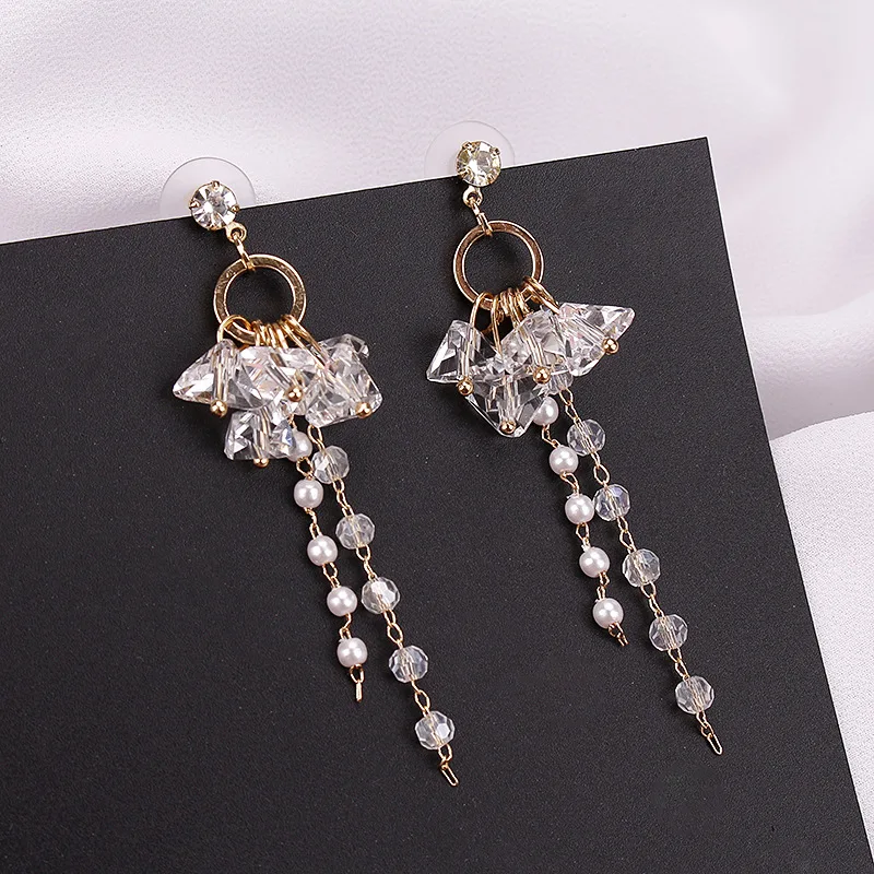 Orecchini pendenti lunghi in cristallo di moda per le donne Cerchio rotondo dorato Mini perline Orecchini pendenti con nappa Gioielli dolci per la festa nuziale