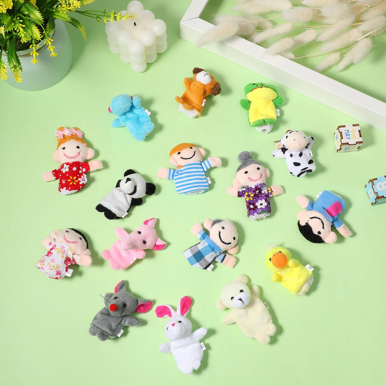 16pcs Plush Finger Puppets Set Animals Family Members Toys for Children Story Time Playtime (Random Pattern)