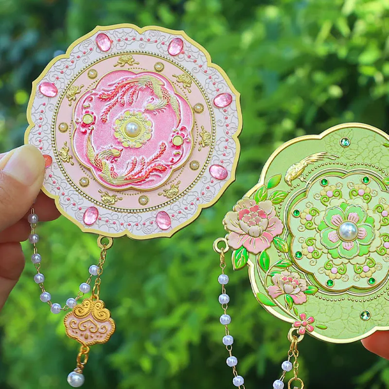 궁전 스타일 금속 화장 거울 정교한 앤티크 소형 휴대용 메이크업 거울 궁전 박물관 문화 및 창작 선물