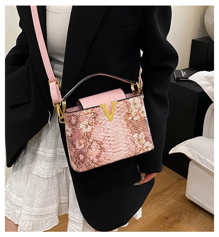

2025 Snakeskin Shoulder Bag for Women, Small Square Crossbody Bag, Street Style Purse, Fashion Handbag