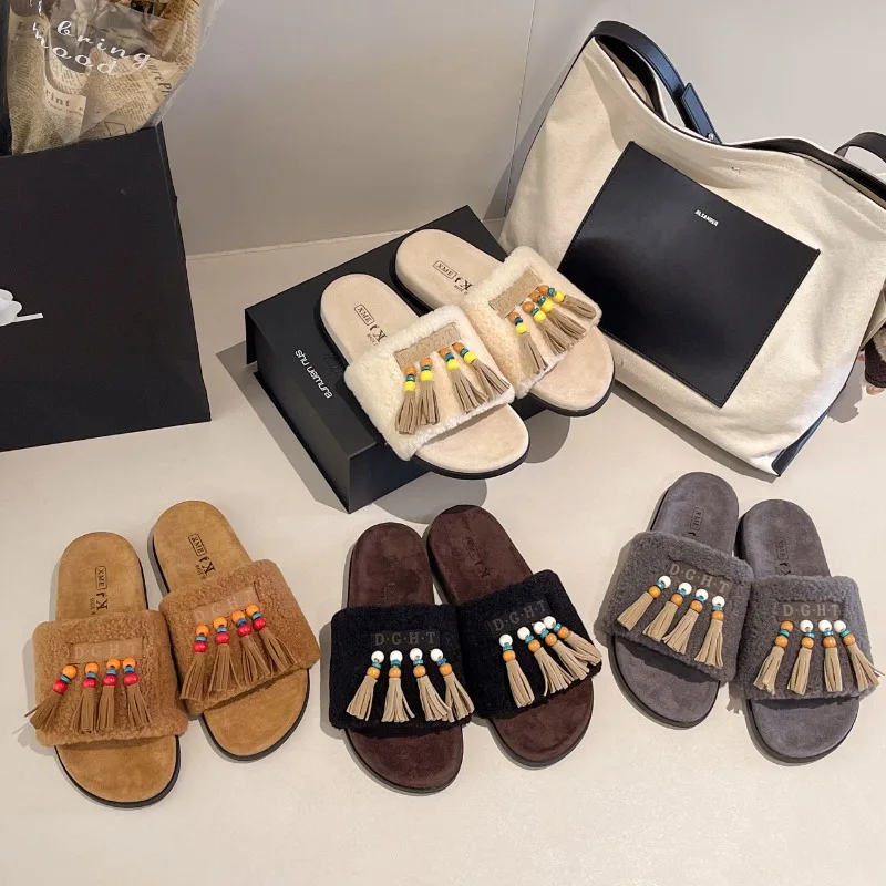 

2025 Hot Selling New Fashion Designer Tassel Slippers Women's Luxury Fur Shoes Summer New Retro Women Open Toe Flat Slides