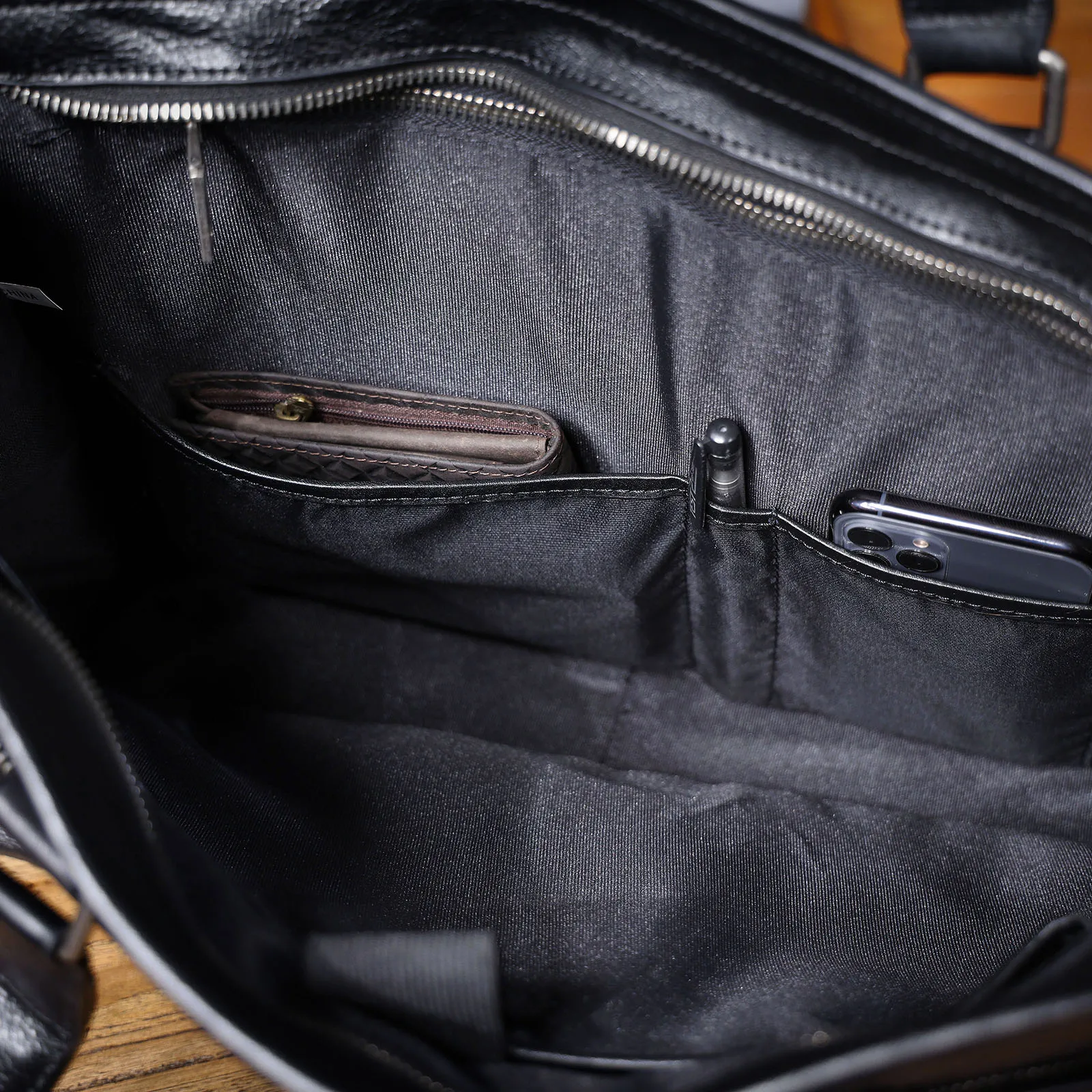 S.WORKER Premium Echtleder Business-Handtasche Herren 14" Laptop-Tasche Vollnarbenleder-Aktentasche für Arbeit & Business – Detail 18