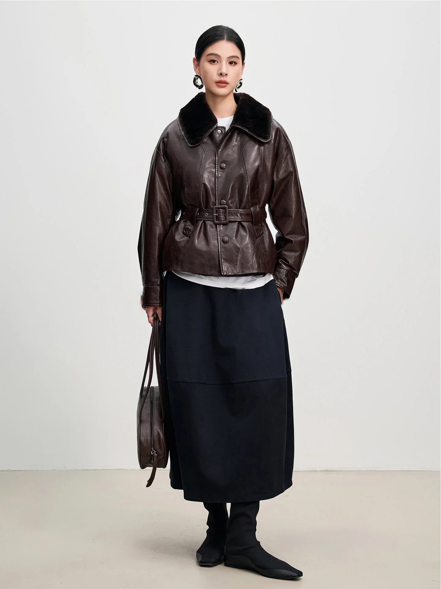 

Короткая женская куртка из натуральной кожи с 90% гусиным пухом, с воротником из овечьей шерсти, коричневая, повседневный стиль, модная женская верхняя одежда