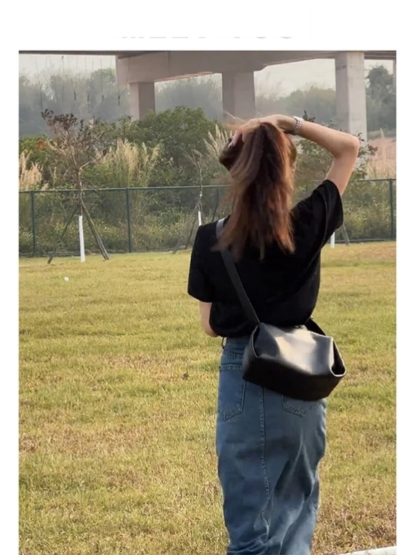 

Bla Pillow aped Crossbody Bag for Women Luxury mat Design Summer 2025 New Sle Briti Sle Leisure Casual Bag