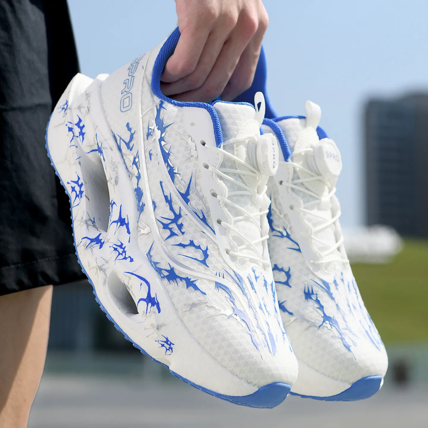 Herren-Laufschuhe, Tennisschuhe, trendige Laufschuhe mit Carbonplatte und Knopfverschluss für alle Jahreszeiten, personalisierte Sportschuhe mit Dornenmuster und atmungsaktivem Mesh-Material, Laufschuhe mit hohem Rückprall und dicker Sohle, rutschfest und abriebfest. – Detail 19